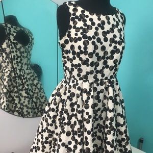 A line round skirt dress above knee length